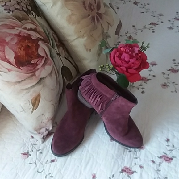 Naturalizer Shoes - 🌸Naturalizer fringe booties!🤗